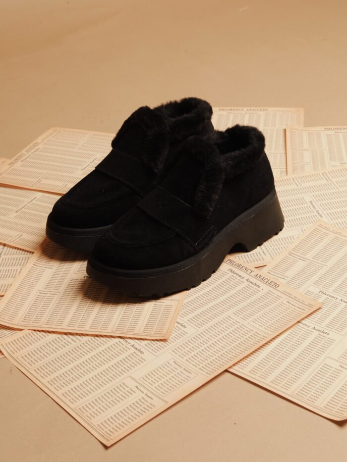 MOCASSIM DE PELOS SOLADO TRATORADO UGGI - PHLY